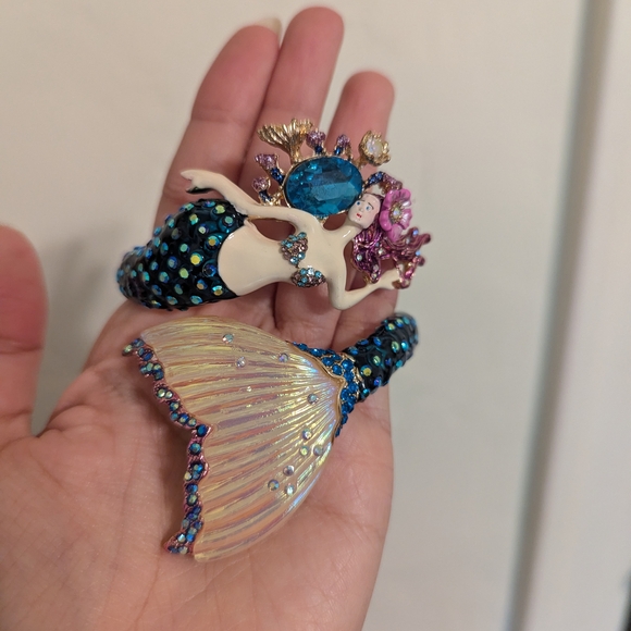Betsey Johnson Jewelry - Betsey Johnson Blue and Pink Mermaid Bracelet